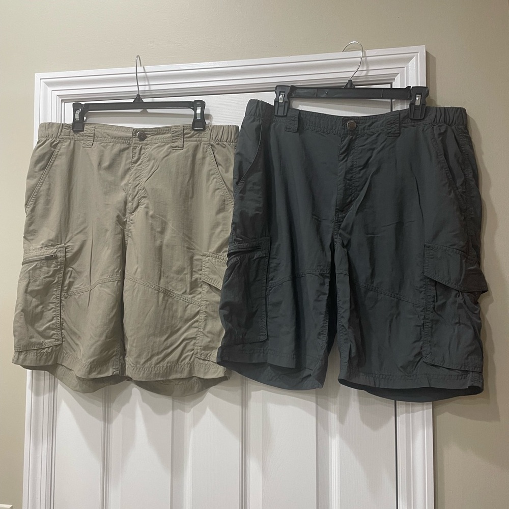 Columbia mens omni shade shorts cargo 36 x 10 tan and dark grey